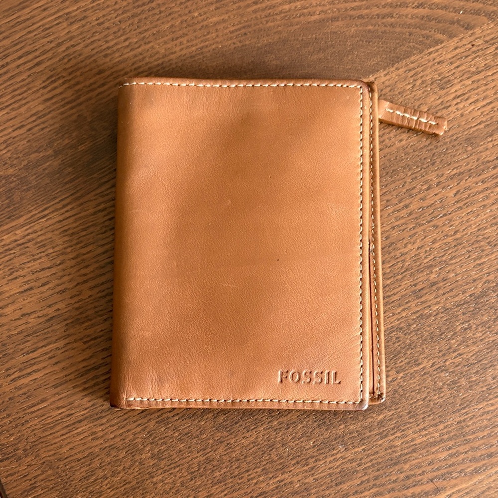 Fossil - Tan Leather Bi-fold Wallet